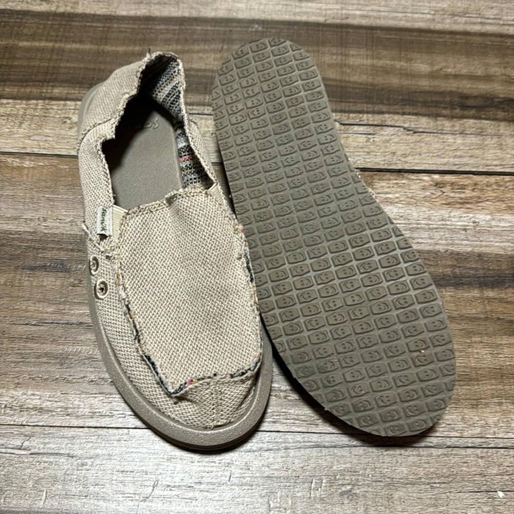 Women’s Sanuks sz 7